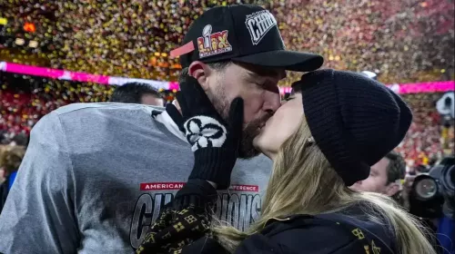 Super Bowl 2025 - Beso de Taylor Swift y Travis Kelce